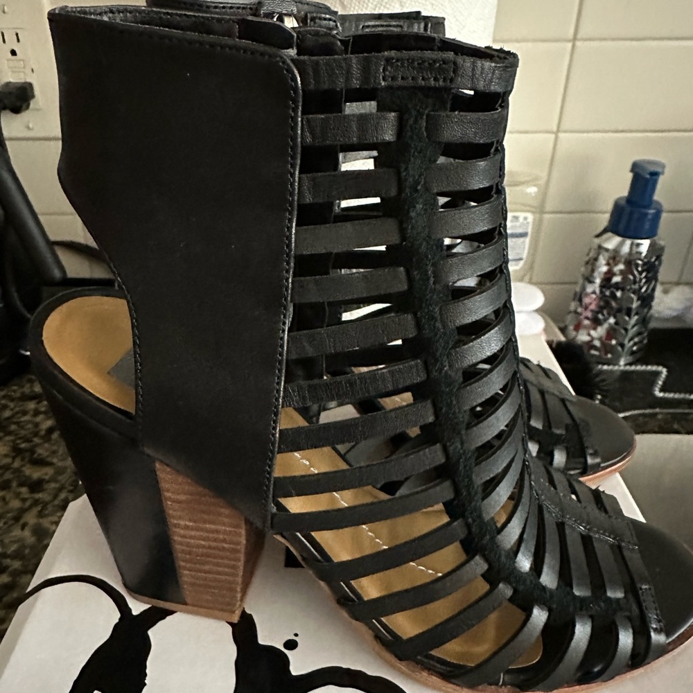 DV by Dolce Vita Pinko black leather